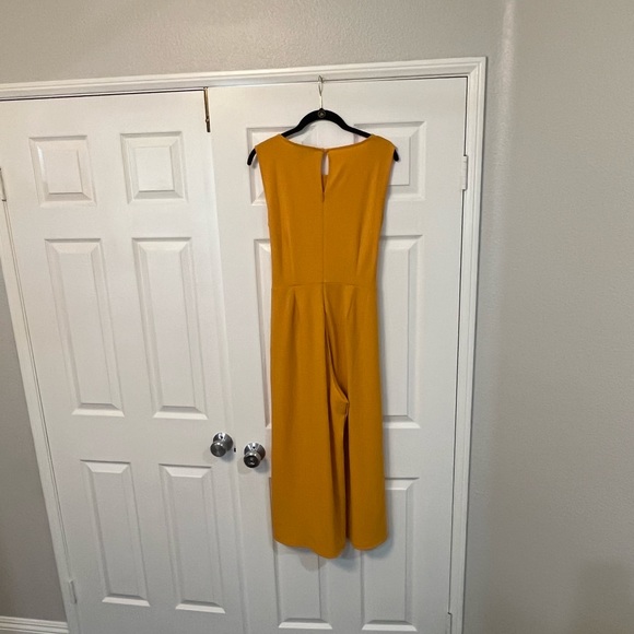 Dujour sleeveless, cropped, wide leg jumpsuit with attached belt, size XS - Picture 5 of 9